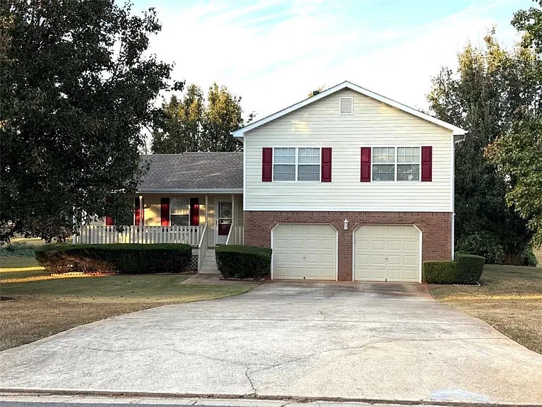 228 Solomon Dr — Photo 1