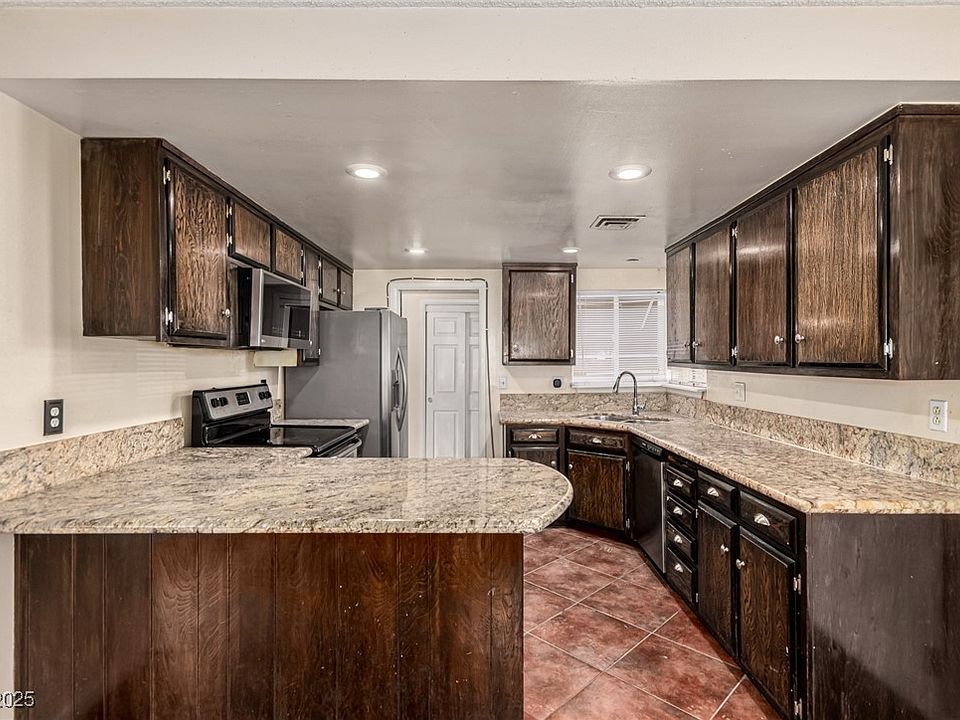 1st image of 3436 Miramar Dr