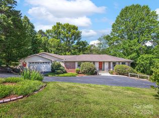 29 Holly Hill Dr, Asheville, NC 28806