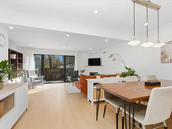 1910 Cedar Village Cres #48, North Vancouver, BC V7J 3M5