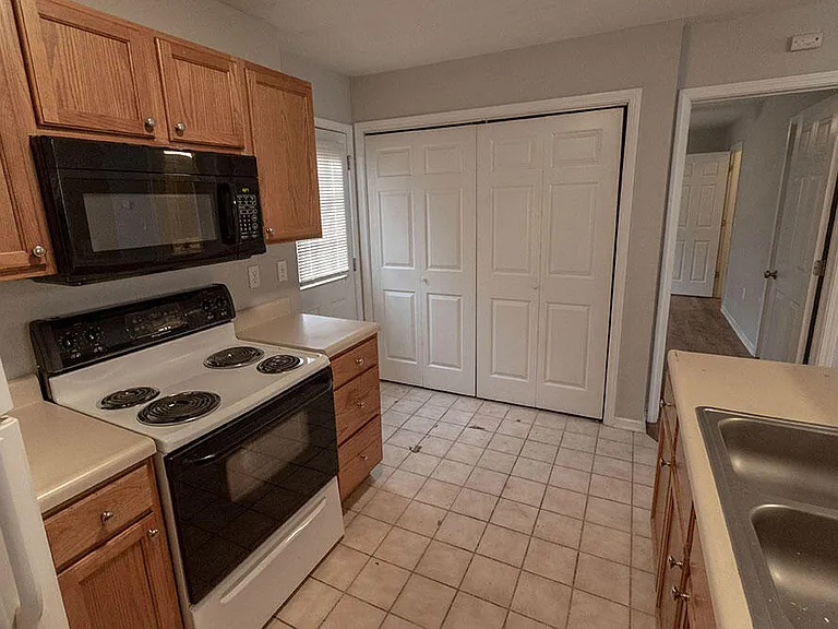 1323 Godas Dr — Photo 3