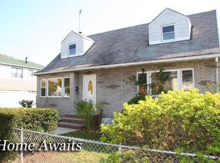 13945 249th St, Rosedale, NY 11422