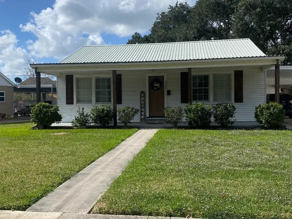 335 Country Club Dr, New Iberia, LA 70563