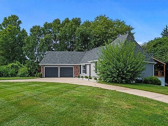 5200 Woodland Dr, Shawnee, KS 66218 | MLS #2479433 | Zillow