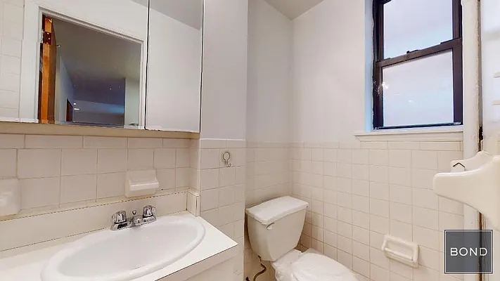 Rented by Bond New York | media 8