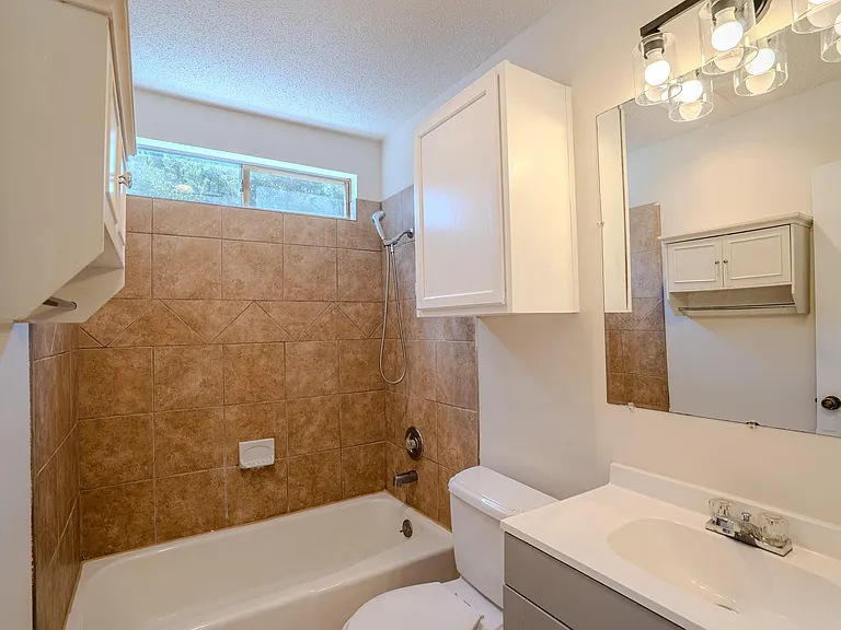 517 Cutty Trl #B — Photo 13