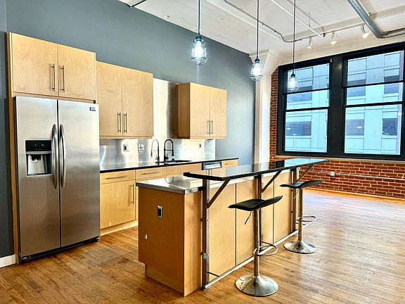 5th image of 1010 Saint Charles St APT 403