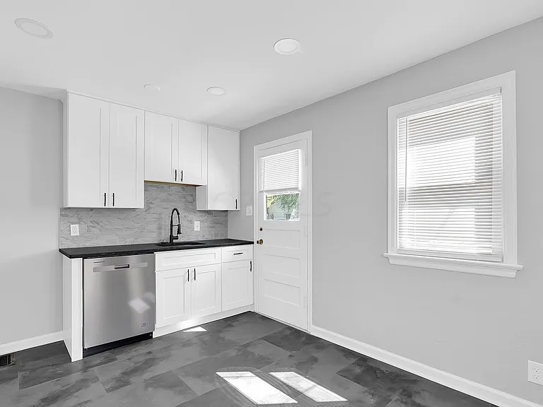 1466 Elmwood Ave — Photo 9
