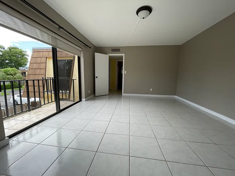 1525 Park Meadows Dr #4 — Photo 3