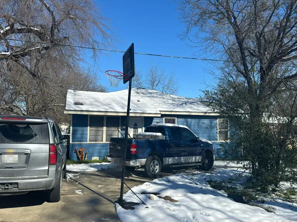 306 W Kentucky St, Chico, TX 76431