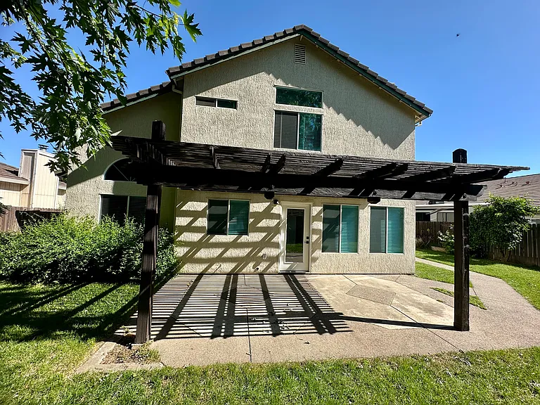 390 Brians Ct — Photo 16