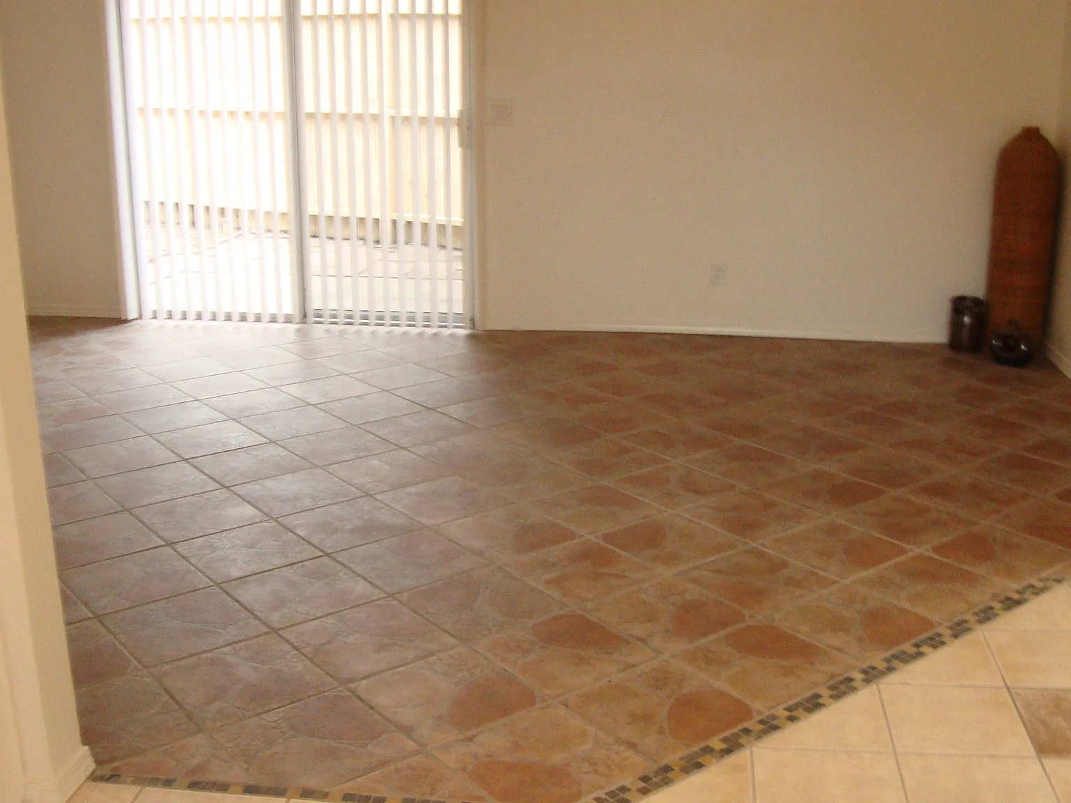 2 bed, 750 sqft, $1,700 — Photo 3