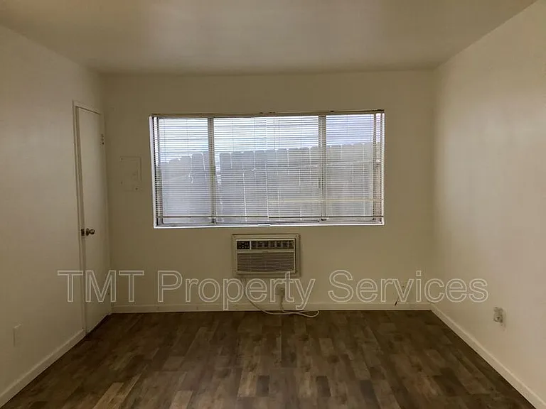 1816 F St #3 — Photo 8