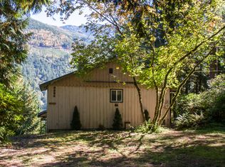 9324 Black Mountain Ln, Maple Falls, WA 98266