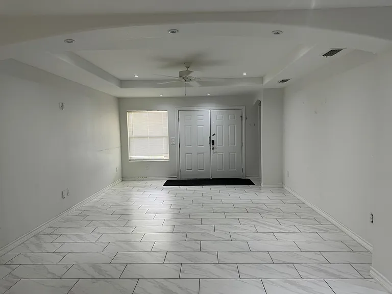 2931 Rowan Dr — Photo 2