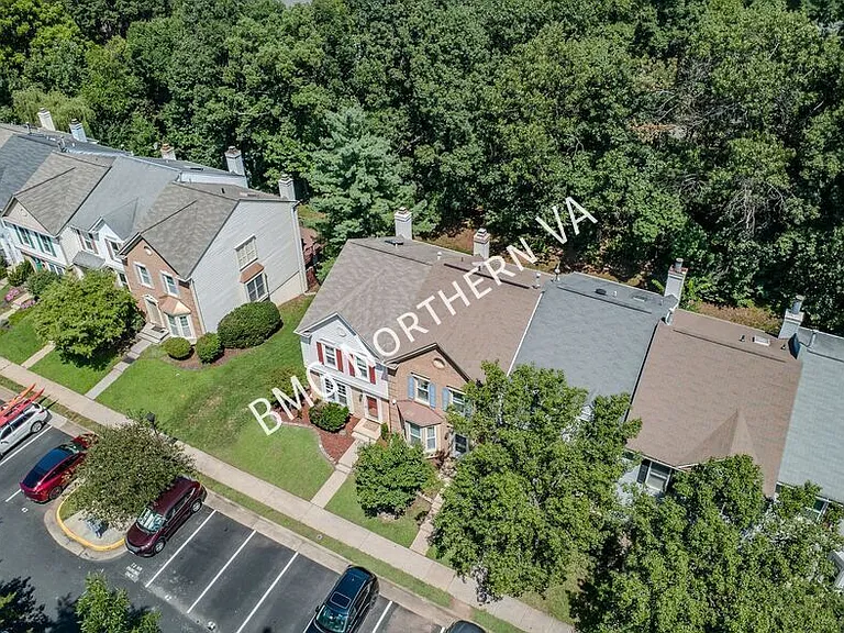43790 Laburnum Sq — Photo 43