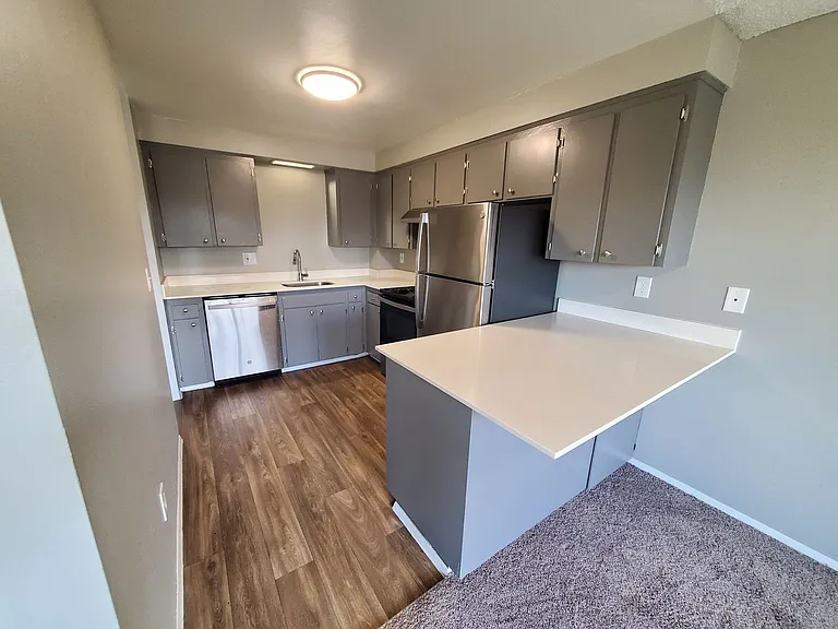 Cortina Apartments — Photo 6