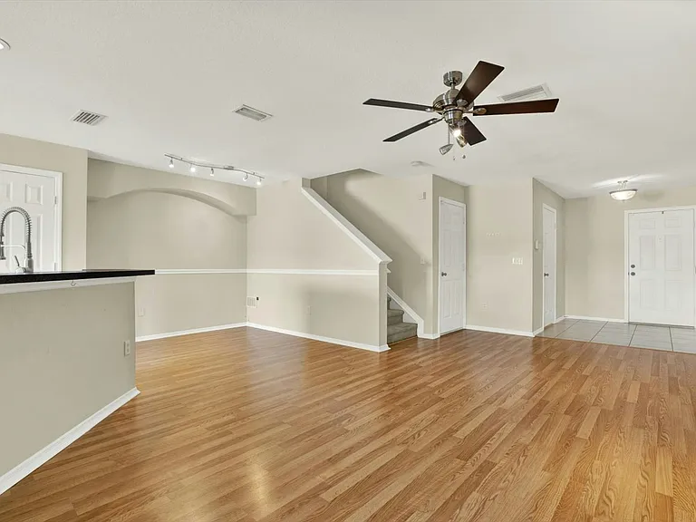 2630 Edgewater Falls Dr — Photo 2
