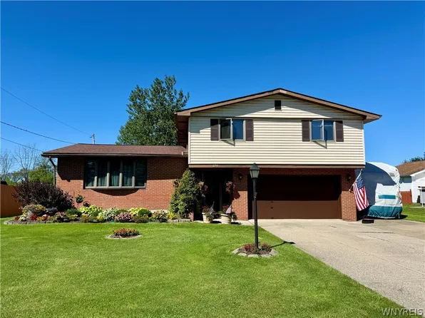 124 Gregory Pl, Grand Island, NY 14072