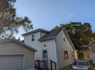 414 1/2 E Walnut St, Oglesby, IL 61348