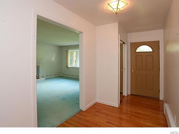 4th image of 23 Elyse Dr