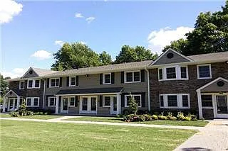 Fairfield Courtyard At Middle Island — Photo 15