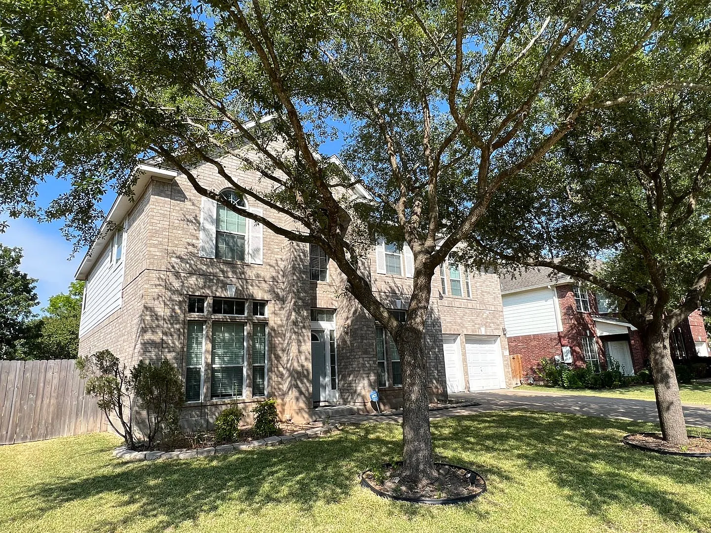 Two-story large 4 bedroom and 2.5 bathroom home is for rent in a quiet neighborhood of Pflugervil... — Photo 3