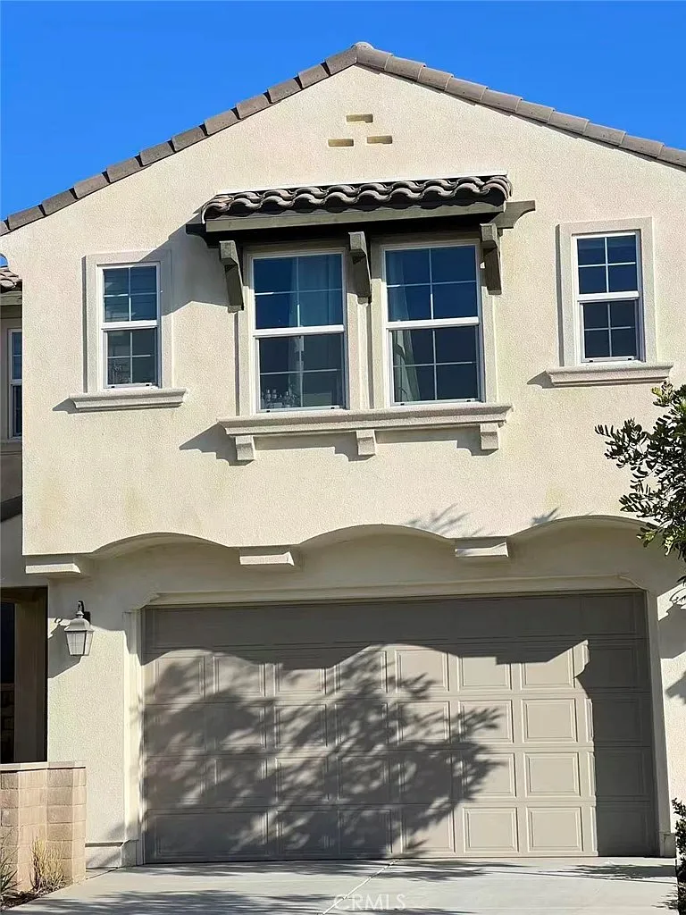3 bed, 2.5 bath, 2193 sqft, $3,500 — Photo 1