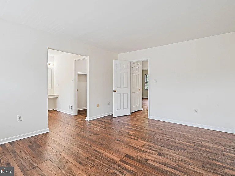 2885 Kelly Sq — Photo 8