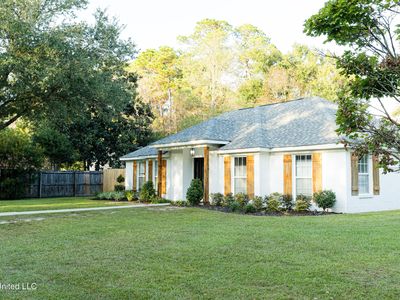 2000 Heron Ln, Gautier, MS, 39553