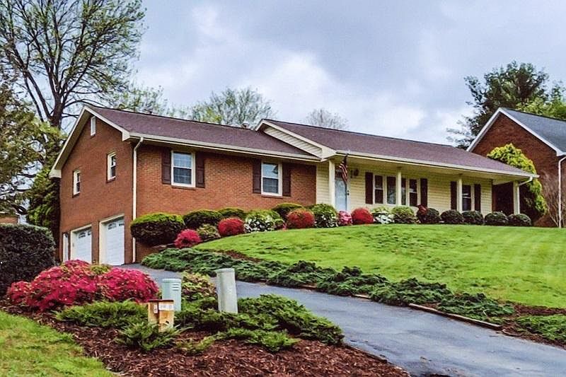 1st image of 215 Tinker Mountain Dr