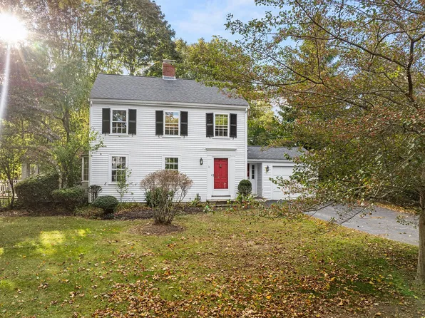 11 Arnold Rd, Hingham, MA 02043