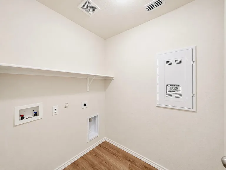 4533 Greenham Ln — Photo 18