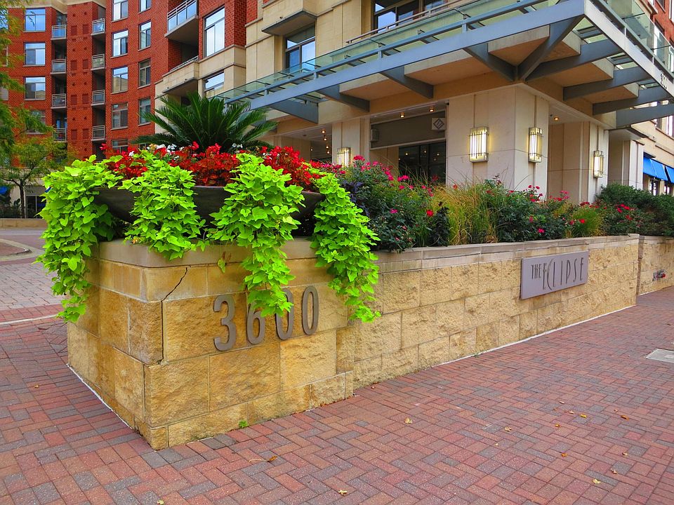 3600 South Glebe Rd (The Eclipse) Front Entrance