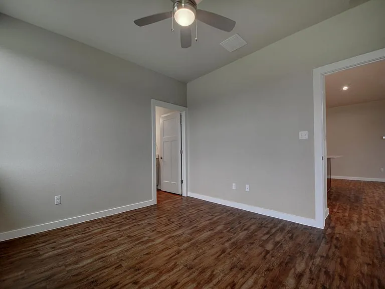 240 Rose Dr — Photo 15