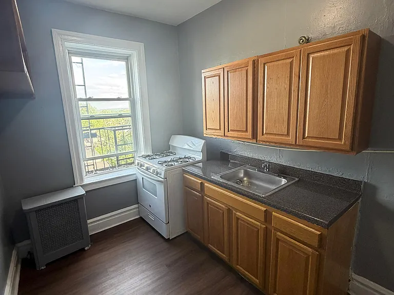 160 Grumman Ave #506 — Photo 11