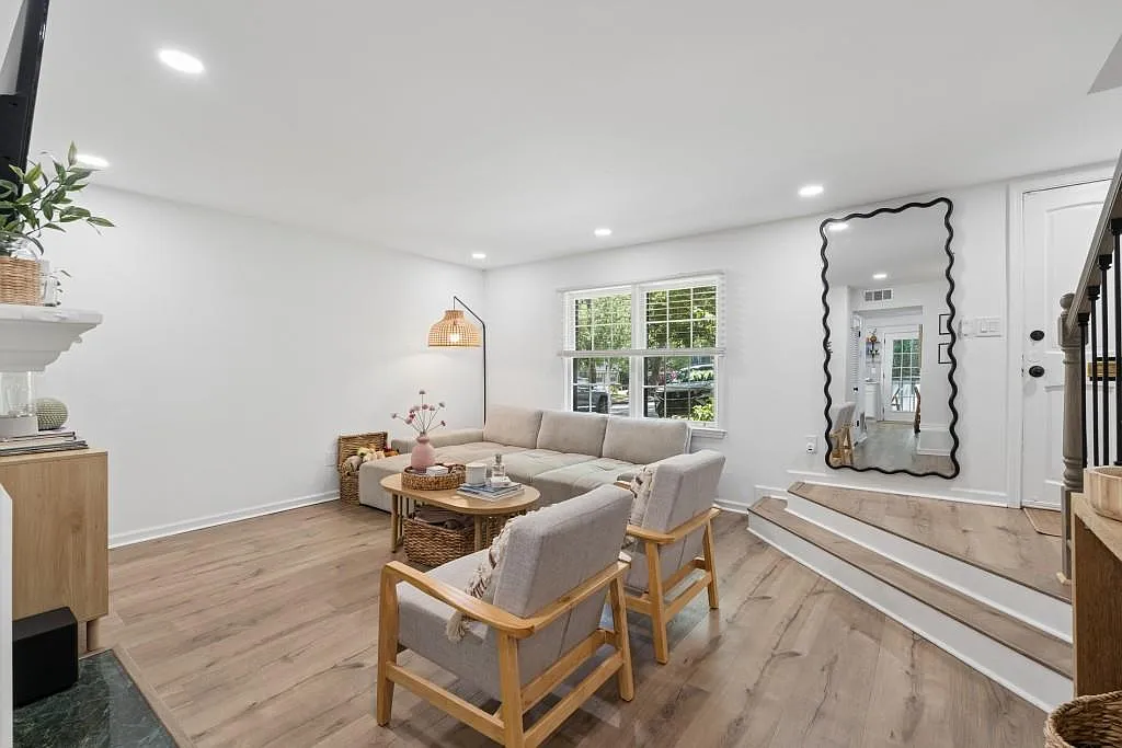 2 bed, 2.5 bath, 1382 sqft, $2,700 — Photo 4