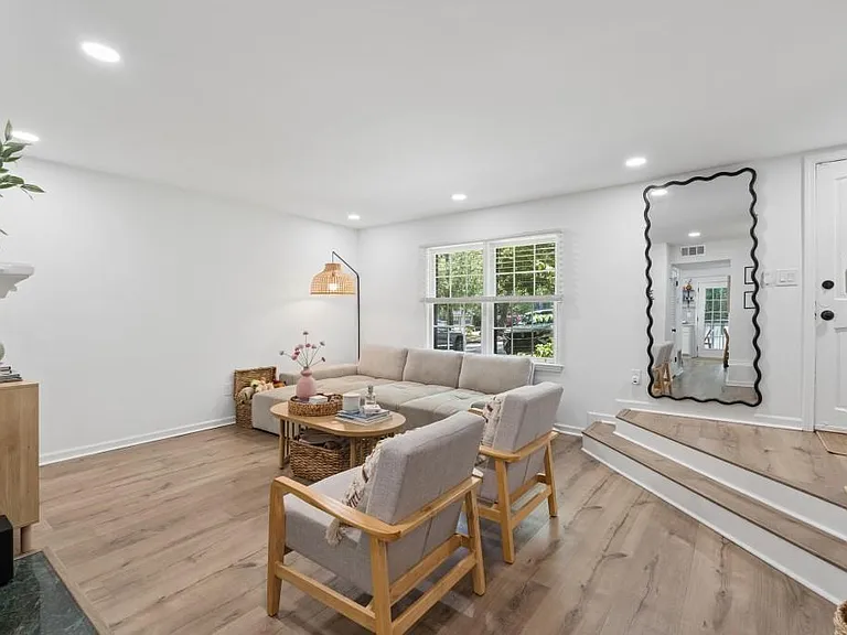 140 Amherst Pl NW — Photo 4