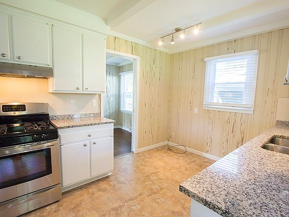 4th image of 21938 Flanders St