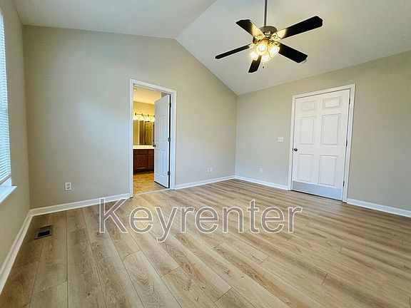 3rd image of 806 Blue Spruce Way