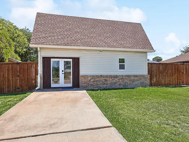3322 Darby Ln #2 — Photo 7