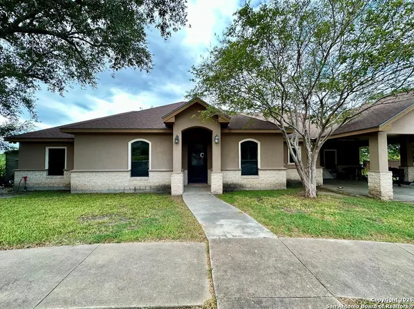 1406 Chelsea Dr., George West 78022