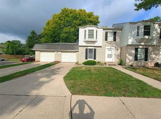 112 Stratford Ln, Rochester Hills, MI 48309