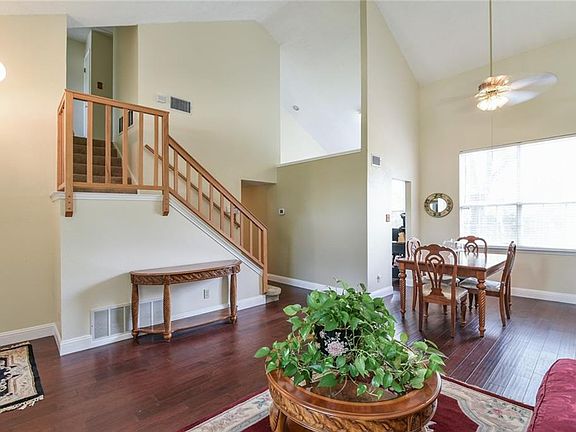 4th image of 2316 Bennington Dr
