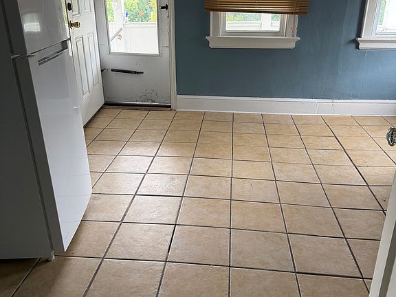 3rd image of 21 Holmes Ave Floor 3