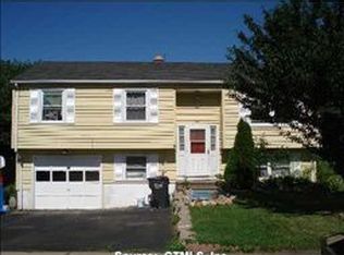 28 Avon Ct, Middletown, CT 06457