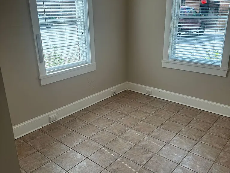 114 N Cypress St — Photo 17