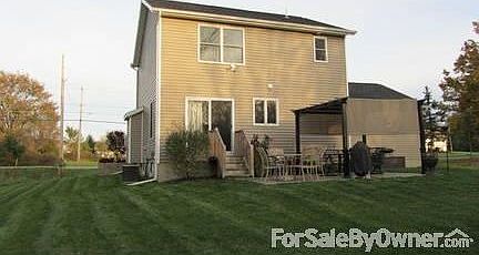 Private backyard with patio and pergola
						:
						Great for outdoor entertaining!