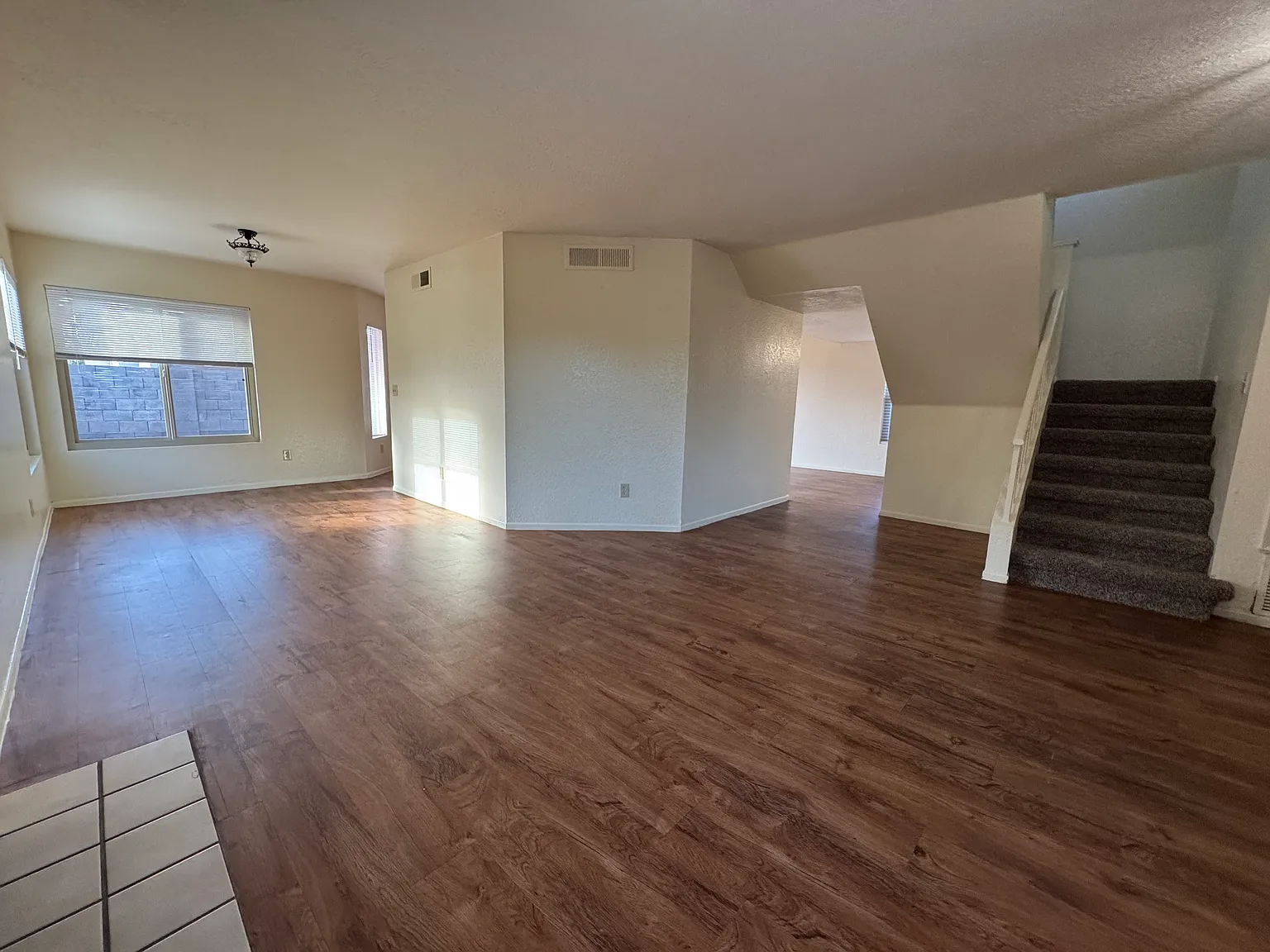 4 bed, 1930 sqft, $2,100 — Photo 3