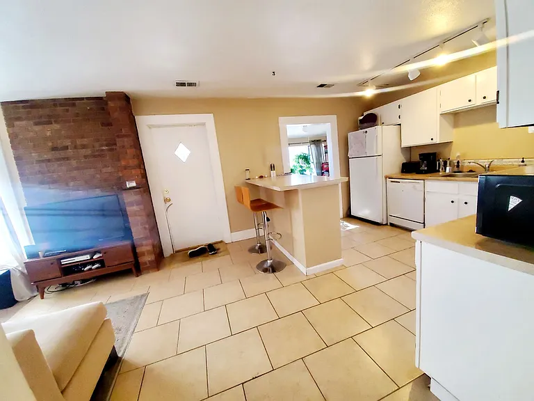 1730 W Mulberry St — Photo 27